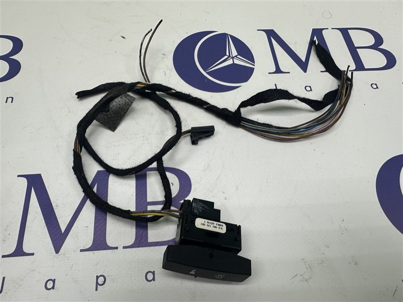 Кнопка центрального замка Touareg 2005 7L BMV
