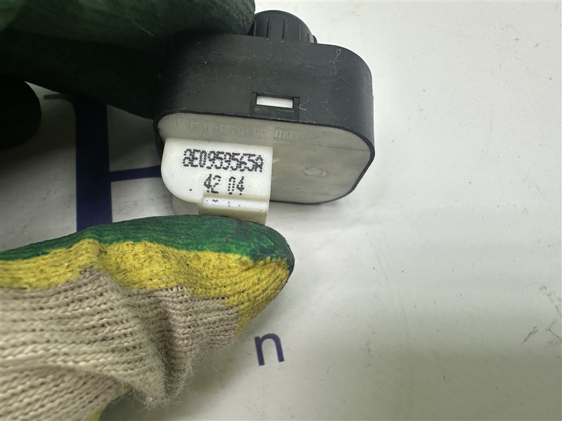 Кнопка зеркал A6 2005 C6 BDW