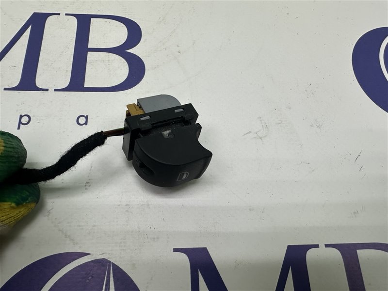 Кнопка стеклоподъемника A6 2005 C6 BDW