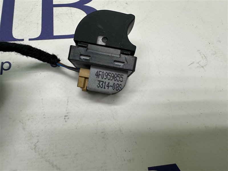Кнопка стеклоподъемника A6 2005 C6 BDW