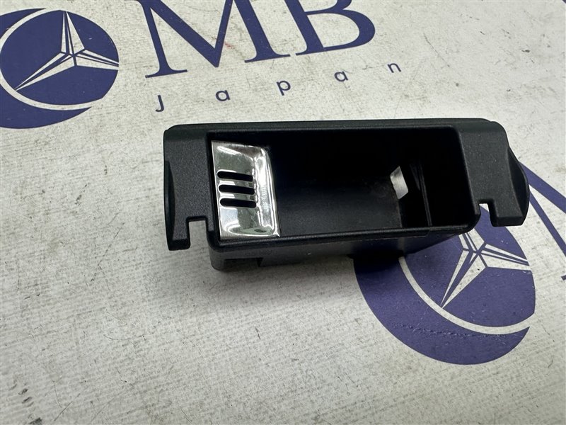 Пепельница задняя левая Audi A6 2005 C6 BDW 4B0857405A контрактная