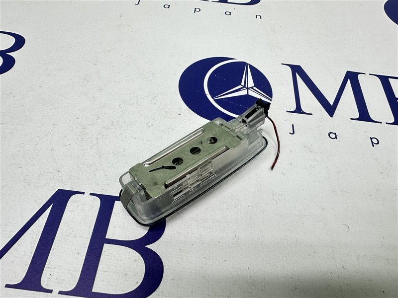Плафон салона A6 2005 C6 BDW Плафон салона A6 2005 C6 BDW