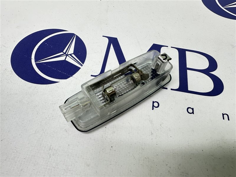Плафон салона A6 2005 C6 BDW Плафон салона A6 2005 C6 BDW