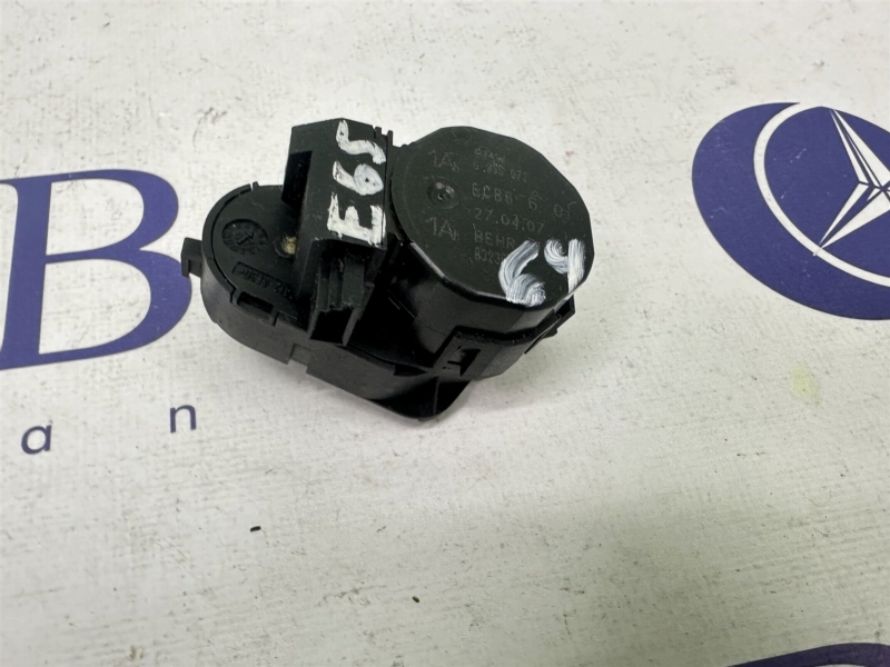 Сервопривод заслонок печки BMW 7-Series E65 N62B40A Сервопривод заслонок печки BMW 7-Series E65 N62B40A