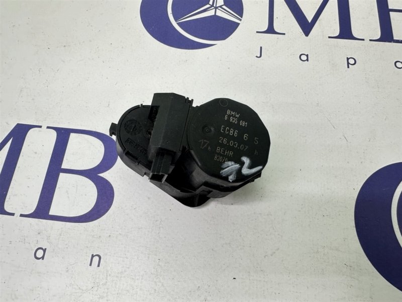Запчасть сервопривод заслонок печки BMW 7-Series 2007 E65 N62B48B 64116935081 контрактная Сервопривод заслонок печки BMW 7-Series 2007 E65 N62B48B 64116935081 контрактная