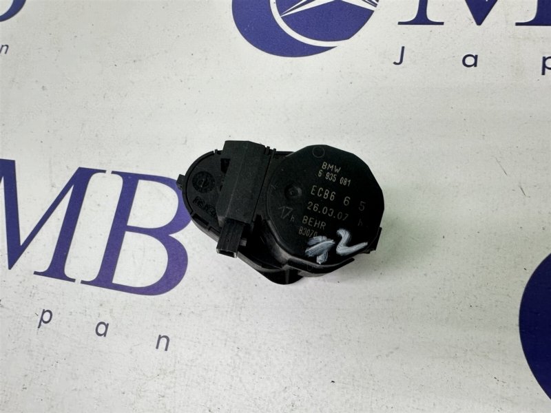 Сервопривод заслонок печки 7-Series 2007 E65 N62B48B Сервопривод заслонок печки 7-Series 2007 E65 N62B48B