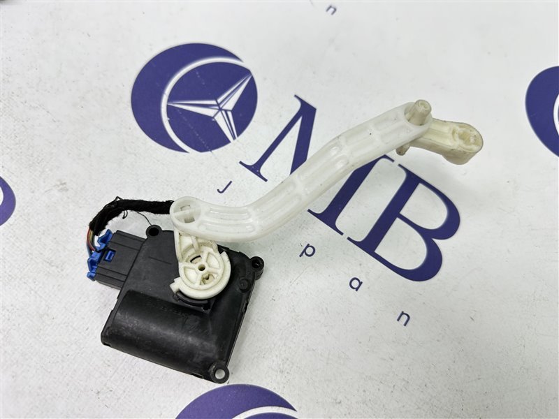 Сервопривод заслонок печки A6 2005 C6 BDW