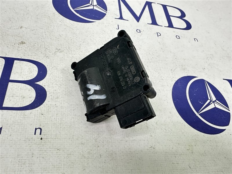 Сервопривод заслонок печки Audi A6 2006 C6 AUK 4F0820511B контрактная