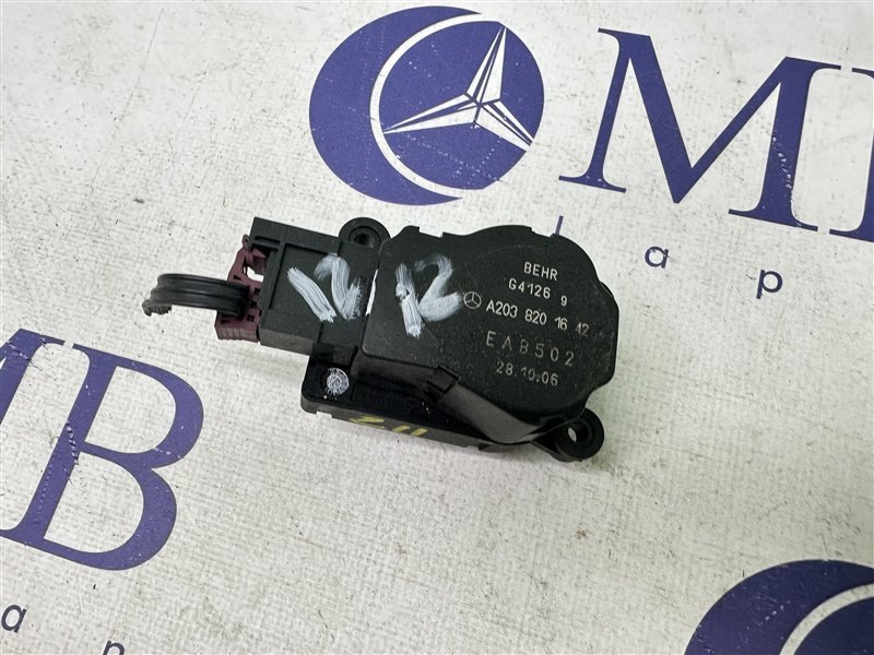 Сервопривод заслонок печки E-Class W211 2006 W211 642.920 Сервопривод заслонок печки E-Class W211 2006 W211 642.920