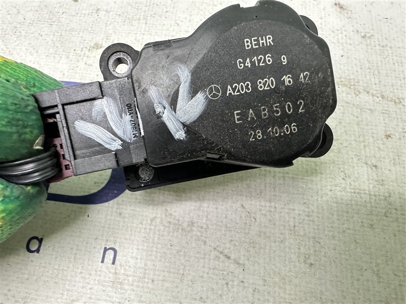 Сервопривод заслонок печки E-Class W211 2006 W211 642.920 Сервопривод заслонок печки E-Class W211 2006 W211 642.920
