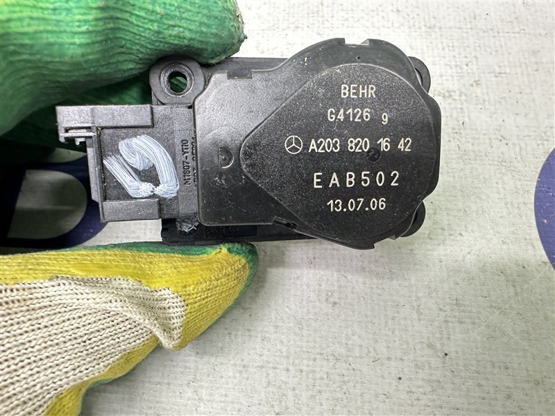Сервопривод заслонок печки E-Class W211 2006 W211 272.964 Сервопривод заслонок печки E-Class W211 2006 W211 272.964