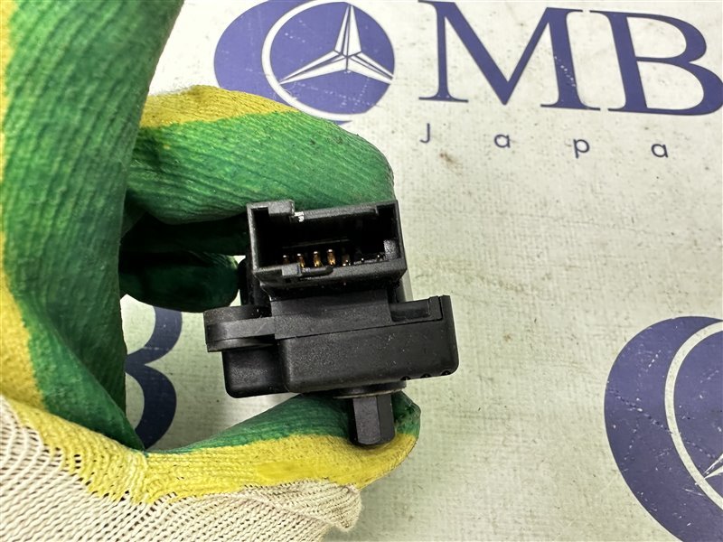 Сервопривод заслонок печки E-Class W211 2006 W211 272.964 Сервопривод заслонок печки E-Class W211 2006 W211 272.964