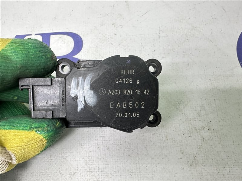 Сервопривод заслонок печки E-Class W211 2005 W211 272.964 Сервопривод заслонок печки E-Class W211 2005 W211 272.964