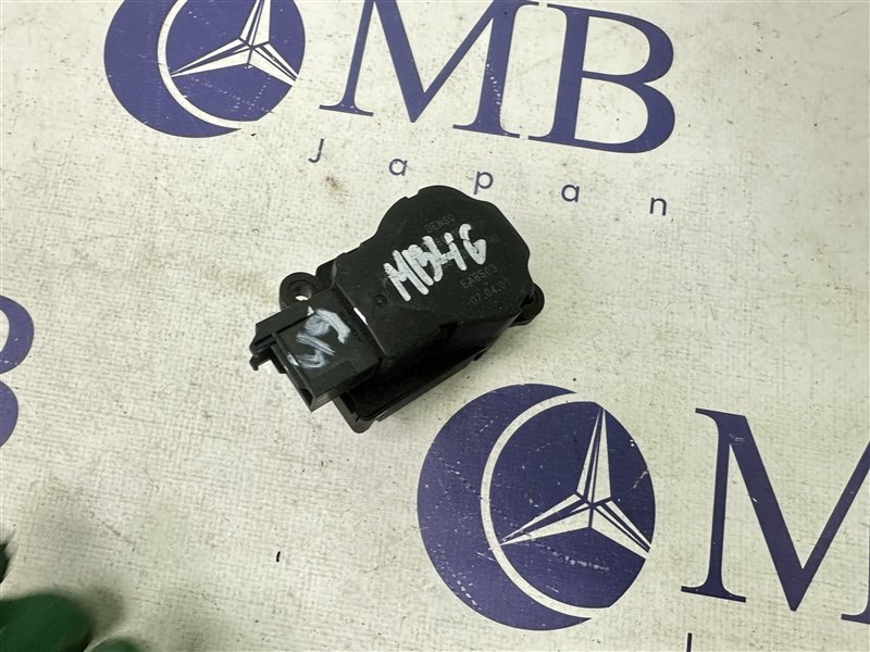 Сервопривод заслонок печки Mercedes-Benz M-Class W163 2002 W163 612.963 A2038201642 контрактная