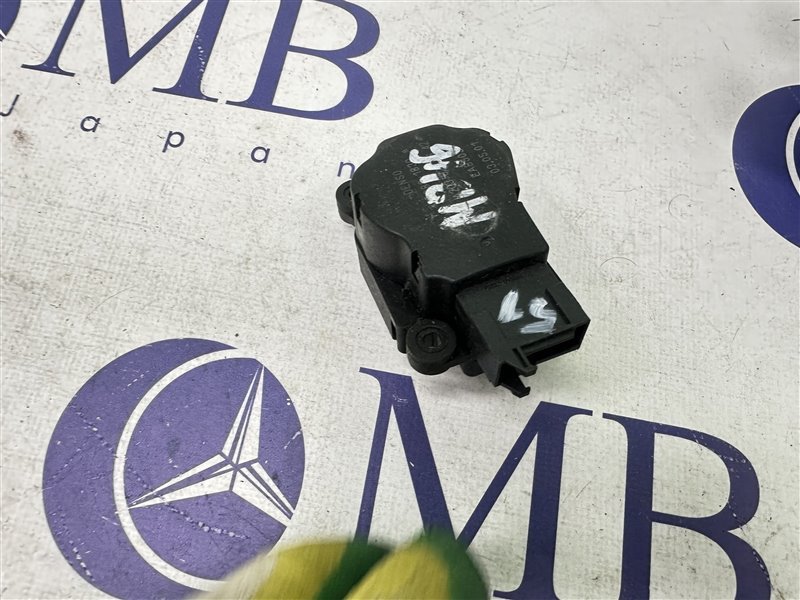 Сервопривод заслонок печки Mercedes-Benz M-Class W163 W163 612.963 Сервопривод заслонок печки Mercedes-Benz M-Class W163 W163 612.963