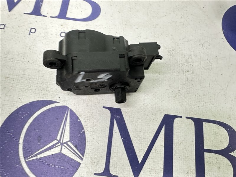 Сервопривод заслонок печки M-Class W163 2002 W163 612.963 Сервопривод заслонок печки M-Class W163 2002 W163 612.963