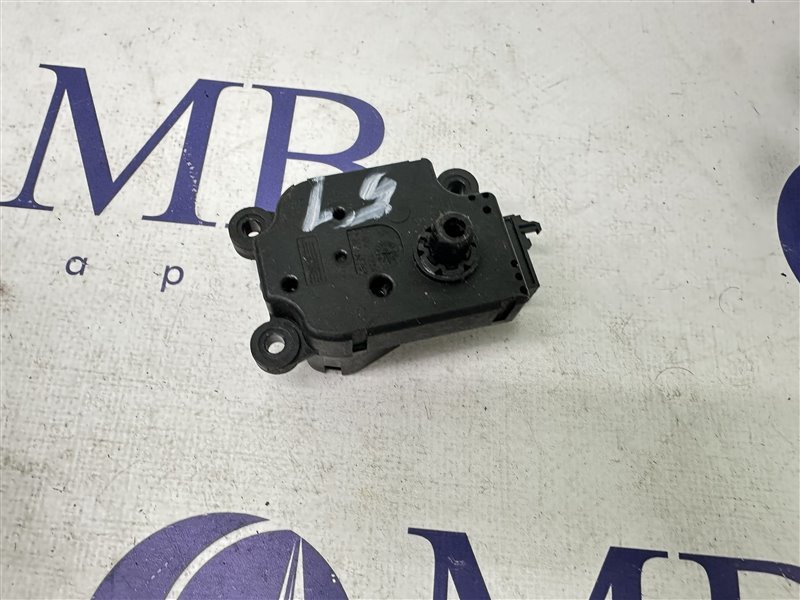 Сервопривод заслонок печки M-Class W163 2002 W163 612.963 Сервопривод заслонок печки M-Class W163 2002 W163 612.963