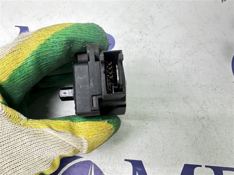 Сервопривод заслонок печки M-Class W163 2002 W163 612.963 Сервопривод заслонок печки M-Class W163 2002 W163 612.963