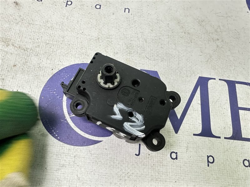 Сервопривод заслонок печки M-Class W163 2004 W163 112.970 Сервопривод заслонок печки M-Class W163 2004 W163 112.970