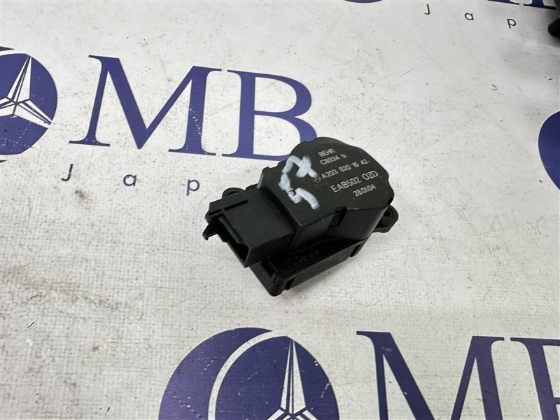Сервопривод заслонок печки C-Class W203 2004 W203 112.912