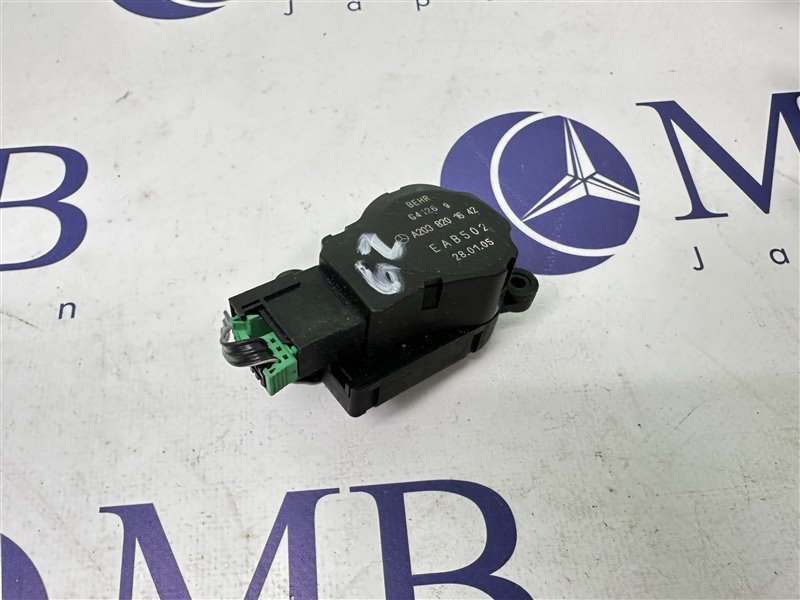 Сервопривод заслонок печки Mercedes-Benz CLS-Class W219 2005 W219 C219 113.967 A2038201642 контрактная