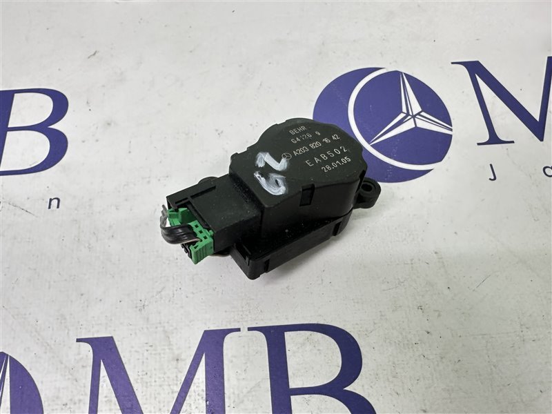 Сервопривод заслонок печки CLS-Class W219 2005 W219 C219 113.967