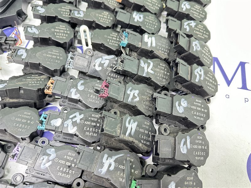 Сервопривод заслонок печки Mercedes-Benz E-Class W211 2005 W211 272.943 A2038201642 контрактная