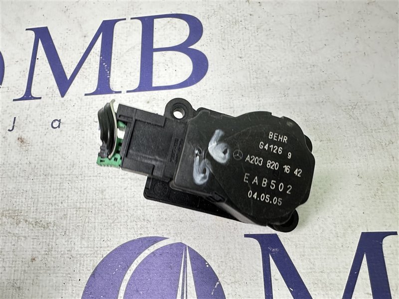 Сервопривод заслонок печки Mercedes-Benz E-Class W211 W211 272.943