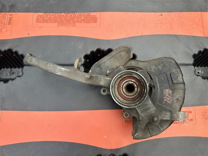 Поворотный кулак передний левый Mercedes-Benz E-Class W211 2003 W211 112.954 A2113302220 контрактная