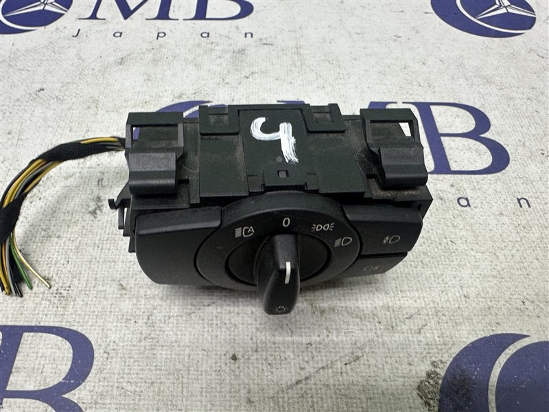Переключатель света BMW 3-Series E90 N46B20B Переключатель света BMW 3-Series E90 N46B20B