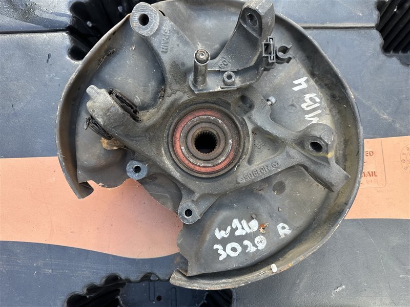 Поворотный кулак задний правый E-Class W210 1999 W210 112.911