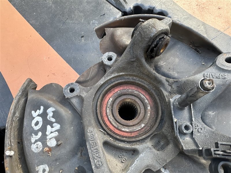 Поворотный кулак задний правый E-Class W210 1999 W210 112.911