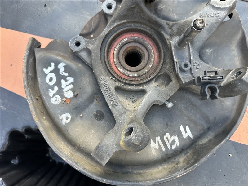 Поворотный кулак задний правый E-Class W210 1999 W210 112.911