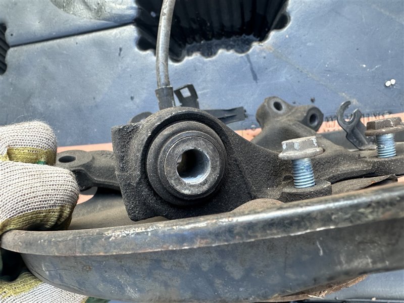 Поворотный кулак задний правый E-Class W210 1999 W210 112.941