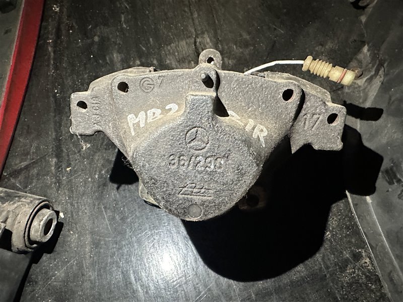 Суппорт тормозной задний правый Mercedes-Benz E-Class W210 1998 W210 112.941 A0014205883 контрактная