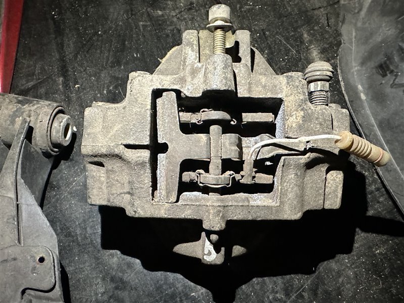 Суппорт тормозной задний правый E-Class W210 1998 W210 112.941