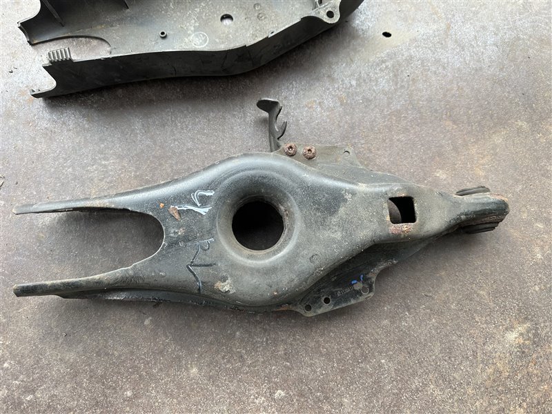 Рычаг задний левый Mercedes-Benz CLS-Class W219 W219 C219 272.964