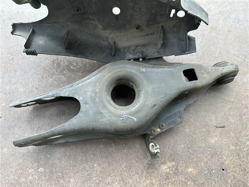 Рычаг задний правый Mercedes-Benz E-Class W211 W211 112.913 Рычаг задний правый Mercedes-Benz E-Class W211 W211 112.913