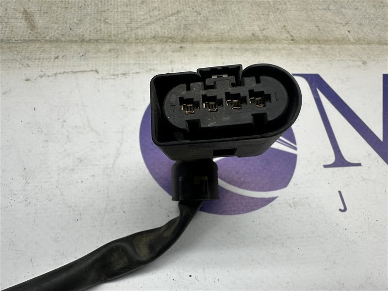 Разъем C-Class W203 2007 W203 272.920 Разъем C-Class W203 2007 W203 272.920