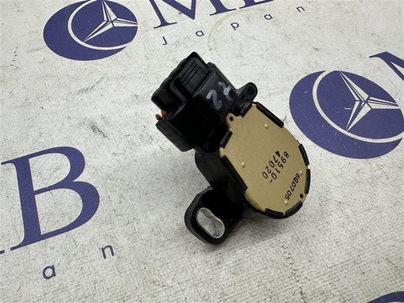 Запчасть концевик педали тормоза Toyota Prius 2004 NHW20 1NZ 8951047020 контрактная Концевик педали тормоза Toyota Prius 2004 NHW20 1NZ 8951047020 контрактная
