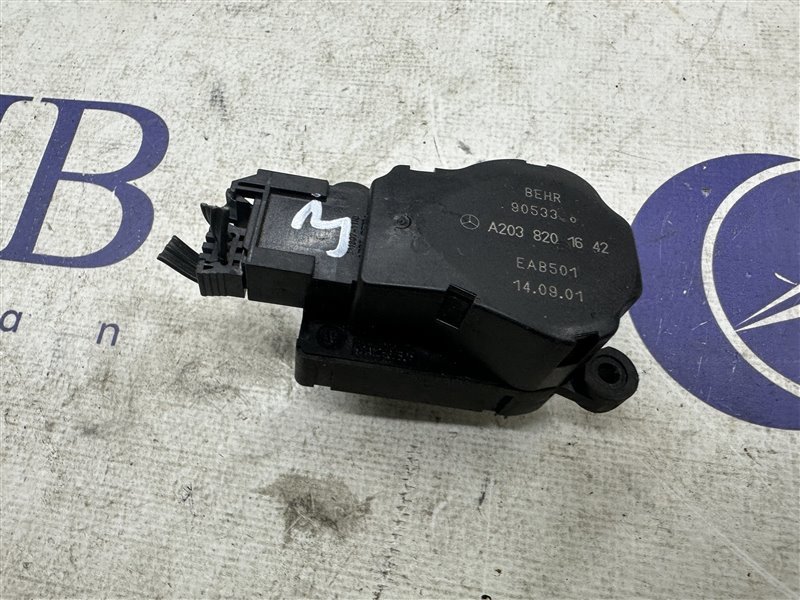 Запчасть сервопривод заслонок печки Mercedes-Benz C-Class W203 2001 W203 112.912 A2038201642 контрактная Сервопривод заслонок печки Mercedes-Benz C-Class W203 2001 W203 112.912 A2038201642 контрактная