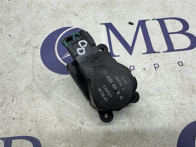 Сервопривод заслонок печки C-Class W203 C32 AMG 2001 w203 112.961