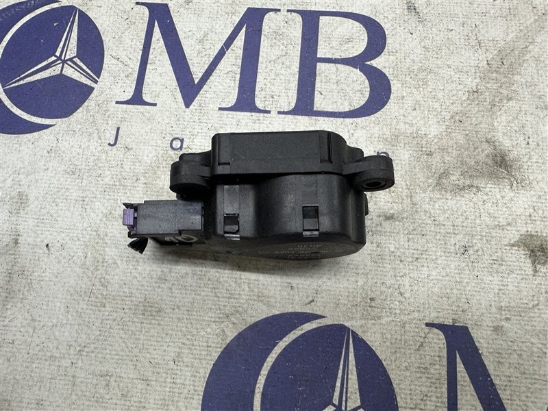 Сервопривод заслонок печки Mercedes-Benz C-Class W203 C32 AMG w203 112.961