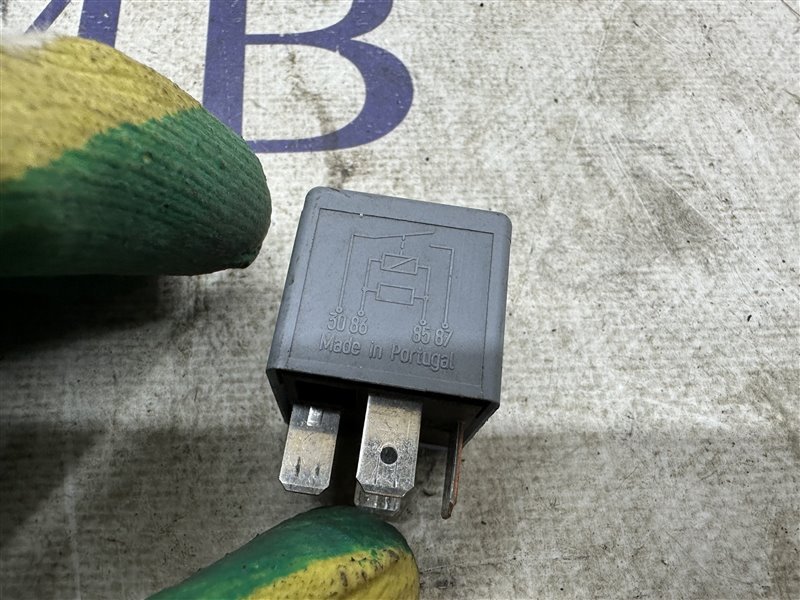Реле A6 2006 C6 AUK Реле A6 2006 C6 AUK