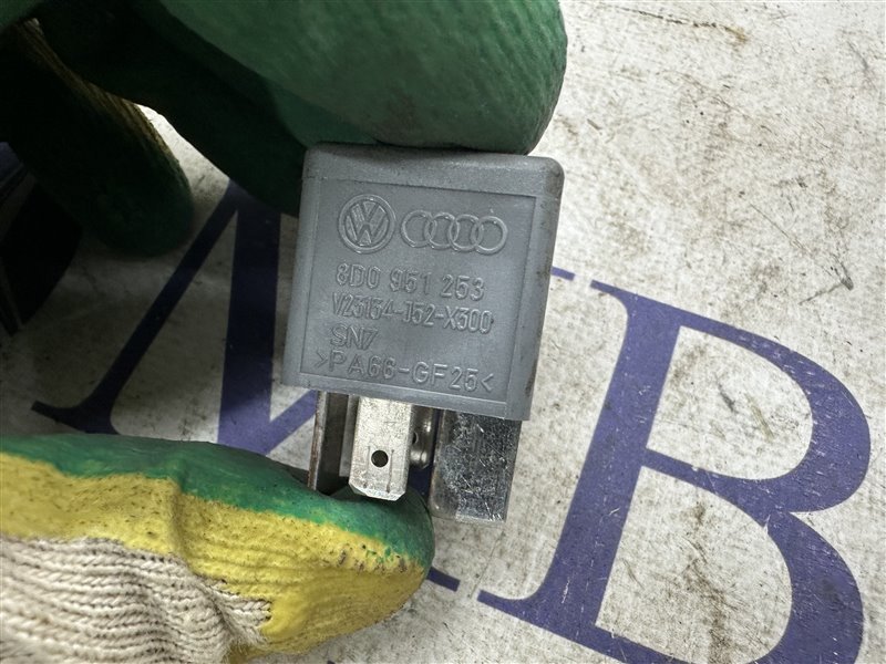 Реле A6 2006 C6 AUK Реле A6 2006 C6 AUK