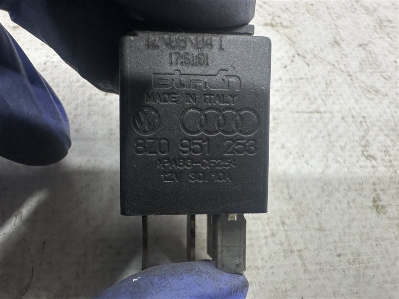 Реле A6 2006 C6 AUK