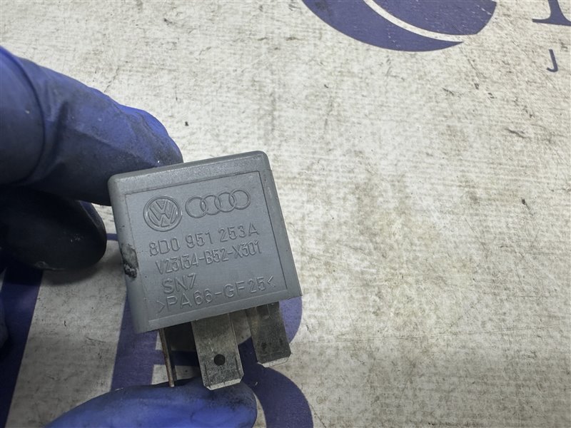 Реле A6 2006 C6 AUK Реле A6 2006 C6 AUK