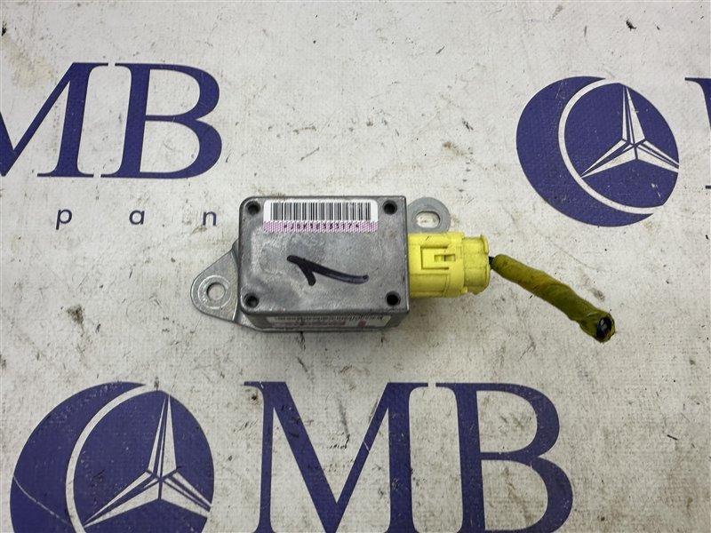 Датчик airbag Subaru Forester SG5 EJ205 (2.0L EMPI DOHC turbo) Датчик airbag Subaru Forester SG5 EJ205 (2.0L EMPI DOHC turbo)