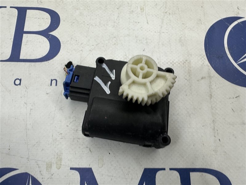 Сервопривод заслонок печки A6 2006 C6 AUK Сервопривод заслонок печки A6 2006 C6 AUK