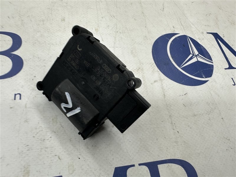 Сервопривод заслонок печки Audi A6 C6 BDW Сервопривод заслонок печки Audi A6 C6 BDW